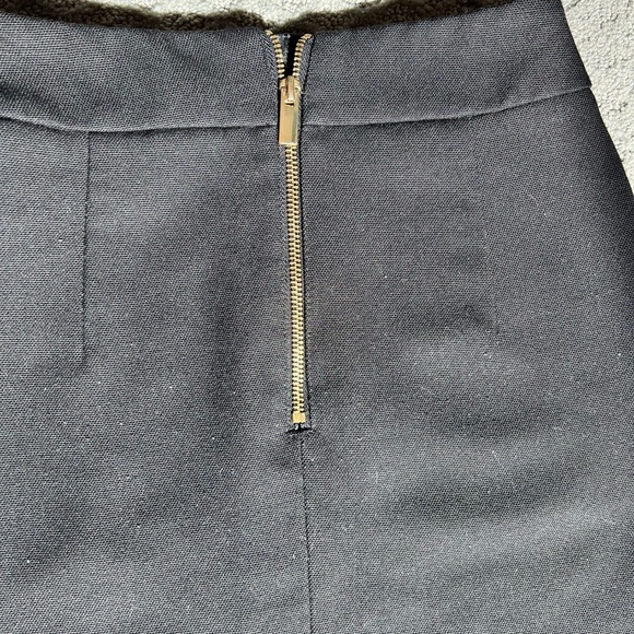 H&M short black skirt with front pockets and gold zippered back - Picture 6 of 9